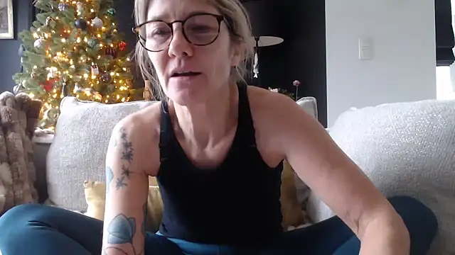 Snapshot of godinflower chatting on December 1, 2025, 1:16 pm godinflower online show from December 1, 2025, 1:16 pm