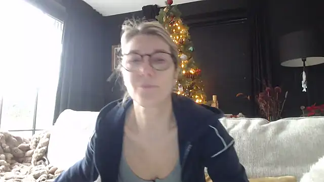 Snapshot of godinflower chatting on December 4, 2025, 10:13 am godinflower online show from December 4, 2025, 10:13 am