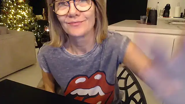 Snapshot of godinflower chatting on December 14, 2025, 4:23 pm godinflower online show from December 14, 2025, 4:23 pm