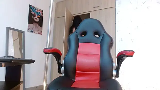 PaulinaRubio  online show from December 27, 2024, 7:24 pm