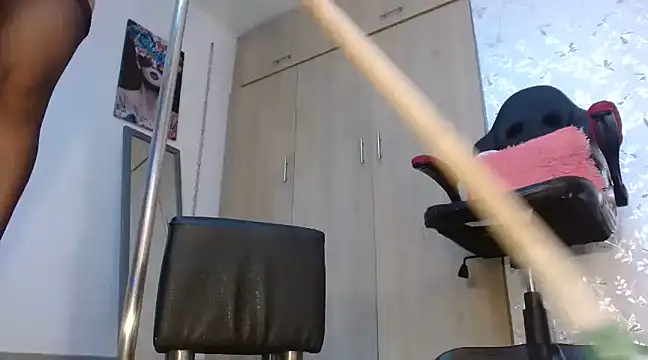 PaulinaRubio  online show from January 6, 2025, 10:15 pm