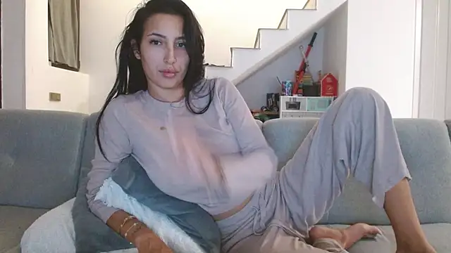 Gabrielaaxxx online show from February 10, 2025, 8:42 pm