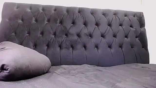 SpicyQueenxxxx online show from February 19, 2025, 5:06 pm