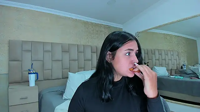 EmmaTorres  online show from January 24, 2025, 12:09 am