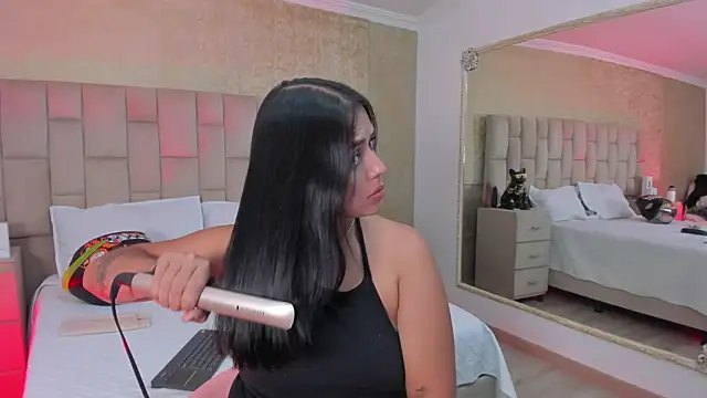 EmmaTorres  online show from March 19, 2025, 8:43 pm