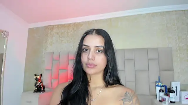 EmmaTorres  online show from September 17, 2025, 7:59 pm