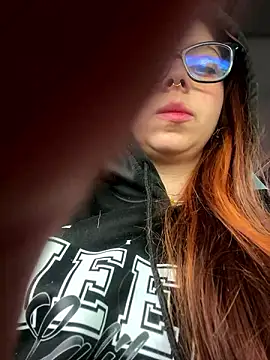 Snapshot of Cloew_Marz chatting on December 6, 2024, 9:57 pm Cloew Marz online show from December 6, 2024, 9:57 pm