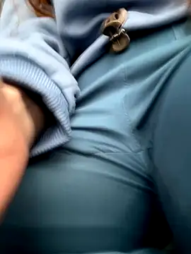 Snapshot of Cloew_Marz chatting on October 25, 2025, 4:57 pm Cloew Marz online show from October 25, 2025, 4:57 pm