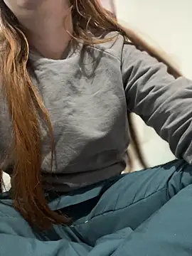 Snapshot of Cloew_Marz chatting on October 28, 2025, 9:39 pm Cloew Marz online show from October 28, 2025, 9:39 pm