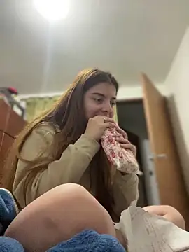 Snapshot of Cloew_Marz chatting on November 7, 2025, 12:21 am Cloew Marz online show from November 7, 2025, 12:21 am