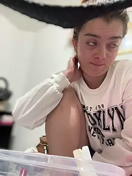 Snapshot of Cloew_Marz chatting on November 19, 2025, 8:09 pm Cloew Marz online show from November 19, 2025, 8:09 pm