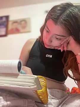 Snapshot of Cloew_Marz chatting on November 30, 2025, 4:55 pm Cloew Marz online show from November 30, 2025, 4:55 pm