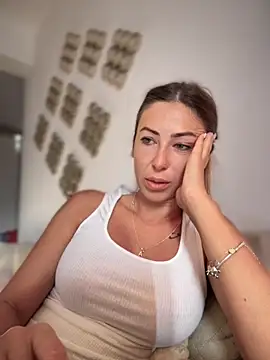 RaquelleDevon online show from September 9, 2025, 5:29 am