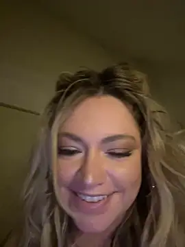 Snapshot of ToniVice chatting on March 7, 2025, 5:40 am ToniVice online show from March 7, 2025, 5:40 am