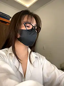 Lilisa miu online show from December 3, 2025, 4:05 pm