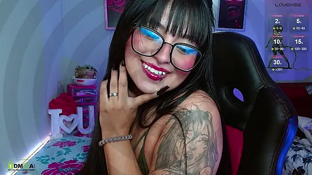 Miss scarllet  online show from February 28, 2025, 1:36 pm