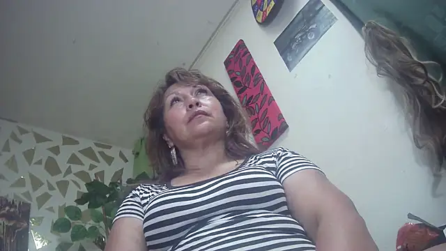 Snapshot of Kazsandraa chatting on January 13, 2025, 12:41 am Kazsandraa online show from January 13, 2025, 12:41 am