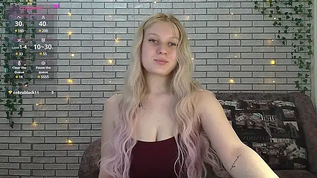 Snapshot of EmiliaDuchess chatting on December 4, 2024, 2:26 pm EmiliaDuchess online show from December 4, 2024, 2:26 pm