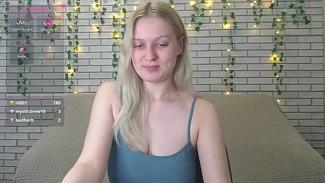 Snapshot of EmiliaDuchess chatting on February 8, 2025, 9:35 am EmiliaDuchess online show from February 8, 2025, 9:35 am