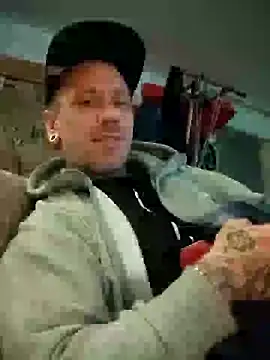 Snapshot of Schabernack1990 chatting on March 17, 2025, 1:57 am Schabernack1990 online show from March 17, 2025, 1:57 am