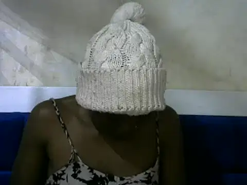 Snapshot of beauty_petite chatting on December 11, 2024, 8:39 pm beauty petite online show from December 11, 2024, 8:39 pm
