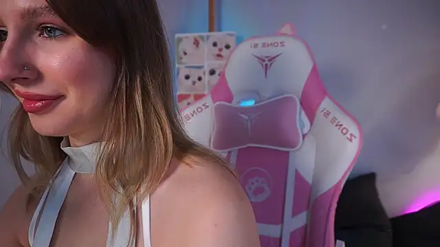 Snapshot of AnnLevine chatting on November 14, 2025, 2:16 pm AnnLevine online show from November 14, 2025, 2:16 pm