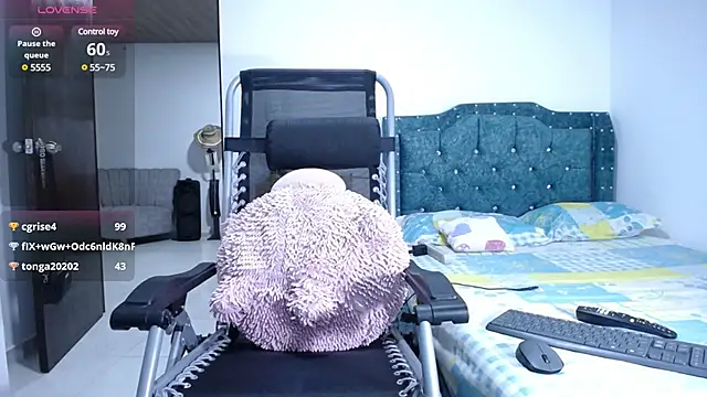 sofiamature01 online show from January 24, 2025, 5:42 am