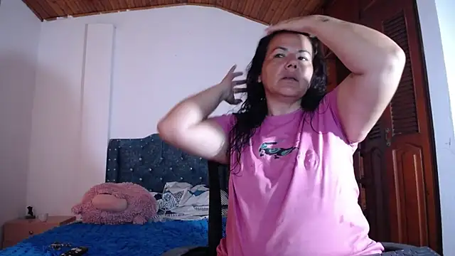 sofiamature01 online show from September 29, 2025, 9:19 pm