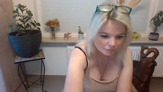 Snapshot of clwm chatting on September 9, 2025, 5:51 am clwm online show from September 9, 2025, 5:51 am