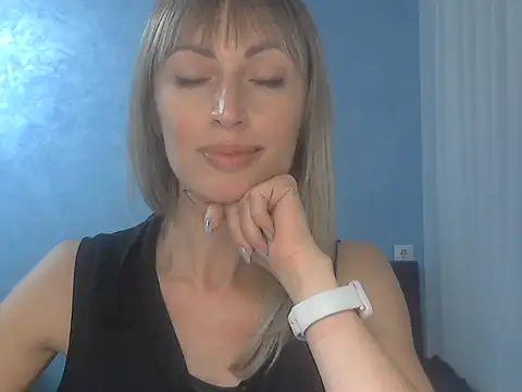 Snapshot of EffectMaya chatting on October 25, 2025, 3:18 pm EffectMaya online show from October 25, 2025, 3:18 pm