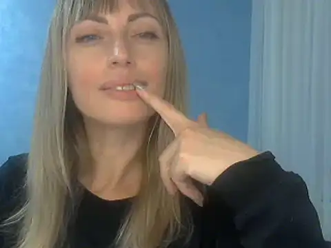 Snapshot of EffectMaya chatting on November 3, 2025, 3:24 pm EffectMaya online show from November 3, 2025, 3:24 pm