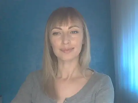 Snapshot of EffectMaya chatting on November 12, 2025, 11:32 am EffectMaya online show from November 12, 2025, 11:32 am