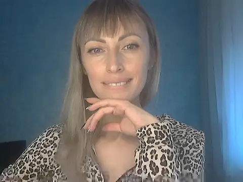 Snapshot of EffectMaya chatting on November 20, 2025, 12:27 pm EffectMaya online show from November 20, 2025, 12:27 pm