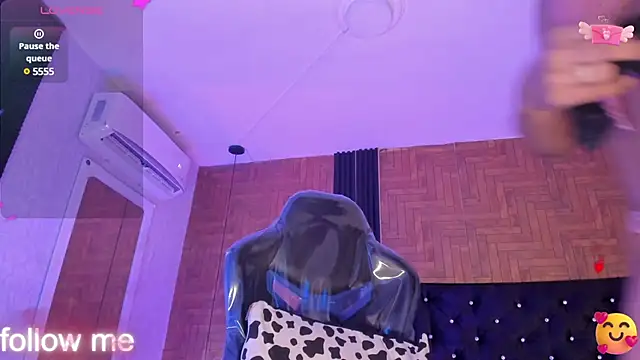 LaiilyBell12 online show from February 19, 2025, 1:28 pm