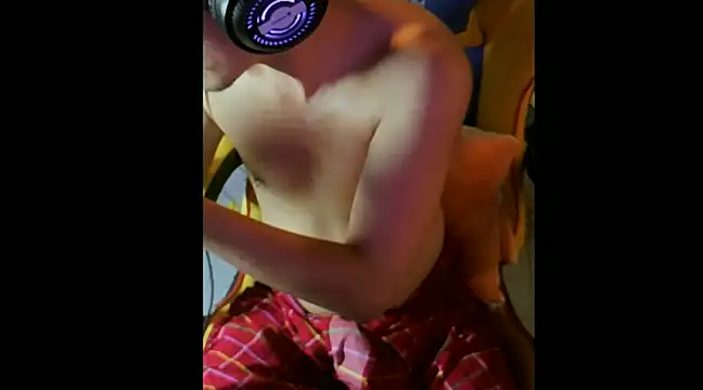 Snapshot of cloudyth1994 chatting on December 7, 2024, 3:52 pm cloudyth1994 online show from December 7, 2024, 3:52 pm