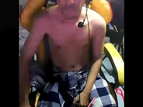 Snapshot of cloudyth1994 chatting on December 14, 2024, 9:56 pm cloudyth1994 online show from December 14, 2024, 9:56 pm