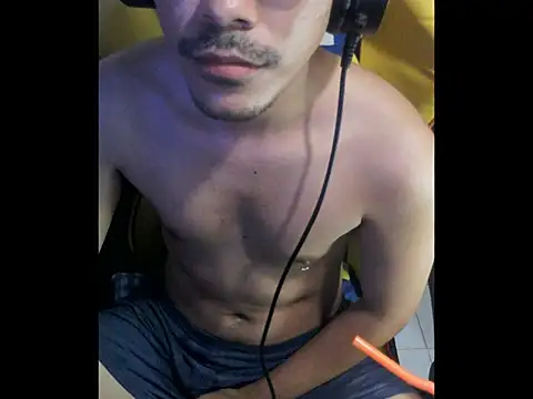 Snapshot of cloudyth1994 chatting on November 6, 2025, 7:26 pm cloudyth1994 online show from November 6, 2025, 7:26 pm