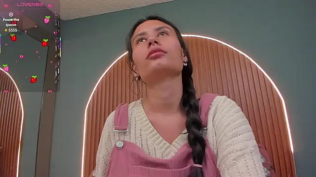 Snapshot of NayeCloud chatting on November 30, 2025, 3:32 am NayeCloud online show from November 30, 2025, 3:32 am