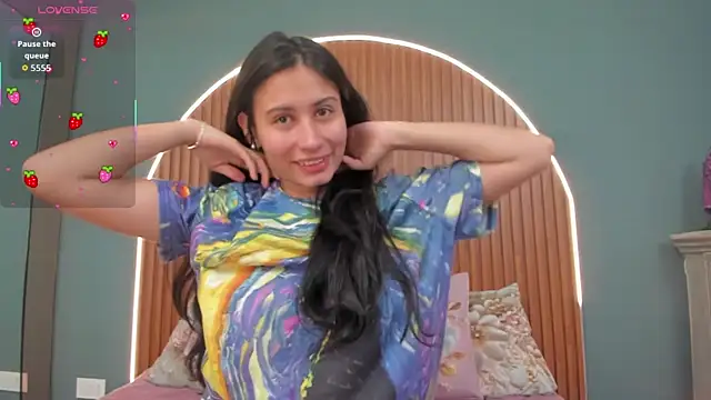 Snapshot of NayeCloud chatting on December 2, 2025, 3:34 am NayeCloud online show from December 2, 2025, 3:34 am