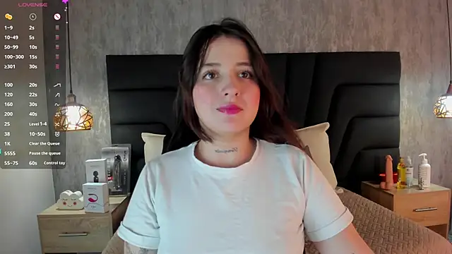 Sabrina Lennox online show from February 17, 2025, 7:53 pm