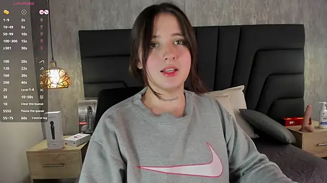 Sabrina Lennox online show from March 7, 2025, 10:43 pm