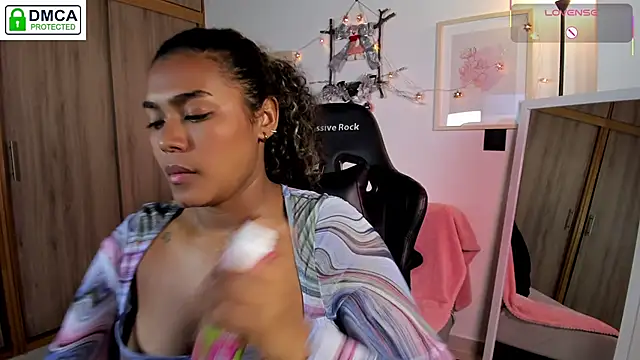 Snapshot of aleja_montiel__ chatting on December 5, 2025, 12:58 pm aleja montiel online show from December 5, 2025, 12:58 pm