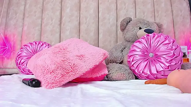 Snapshot of ShanelWest chatting on December 11, 2024, 4:20 pm ShanelWest online show from December 11, 2024, 4:20 pm