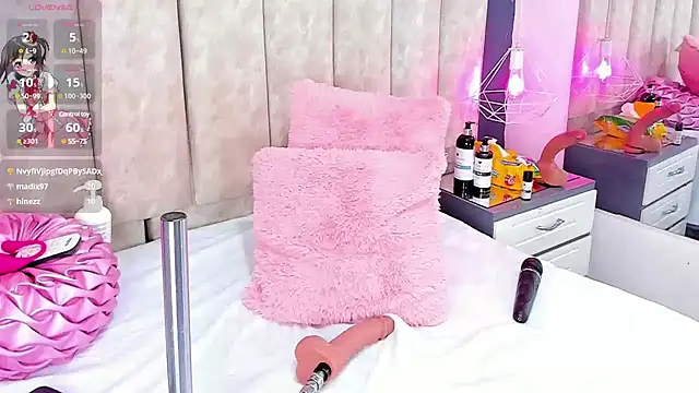 Snapshot of ShanelWest chatting on December 19, 2024, 4:35 pm ShanelWest online show from December 19, 2024, 4:35 pm