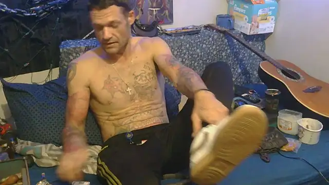 TheOneYouLove69 online show from November 19, 2025, 8:36 am