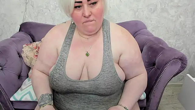 Snapshot of fashiona chatting on February 7, 2025, 8:31 pm fashiona online show from February 7, 2025, 8:31 pm