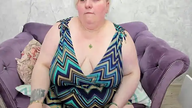 Snapshot of fashiona chatting on February 11, 2025, 10:48 am fashiona online show from February 11, 2025, 10:48 am