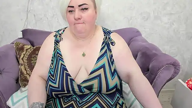 Snapshot of fashiona chatting on March 1, 2025, 8:02 am fashiona online show from March 1, 2025, 8:02 am