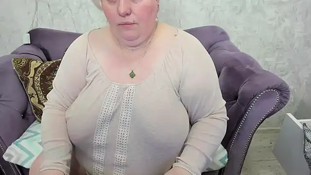 Snapshot of fashiona chatting on March 4, 2025, 5:53 am fashiona online show from March 4, 2025, 5:53 am