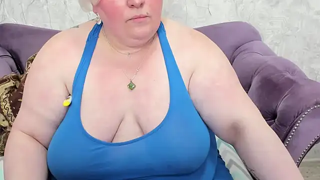 Snapshot of fashiona chatting on March 7, 2025, 8:55 pm fashiona online show from March 7, 2025, 8:55 pm